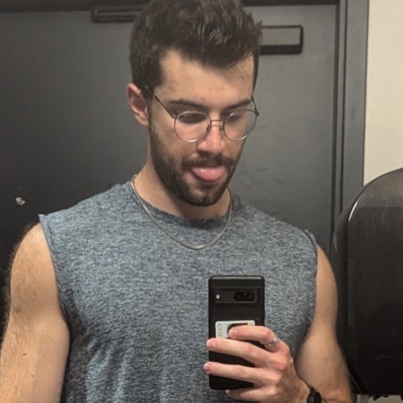 Meet your Posher, Tyler - Picture 3 of 5